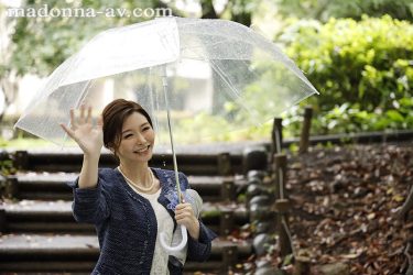 愛弓りょう：卒業式の後に…大人になった君へ義母からの贈り物―。 マドンナ専属美熟女が艶やかな色気で門出を祝う―。 愛弓りょう【おすすめ！】